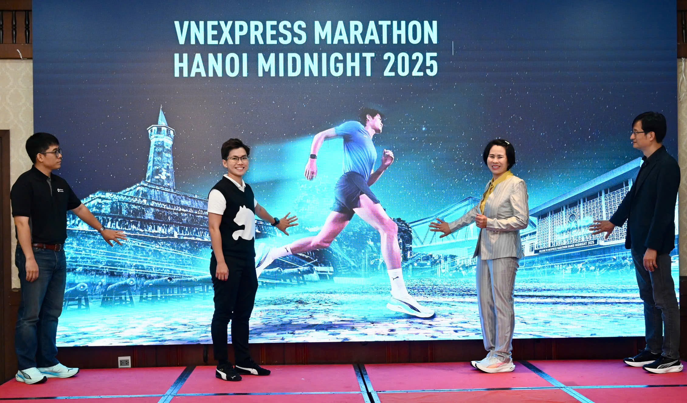 Giải VnExpress Marathon Hanoi Midnight Powered by PUMA khơi dậy tinh thần “Go Wild Hanoi”, nơi cộng đồng runner phát huy cá tính riêng của bản thân. Ảnh: VM