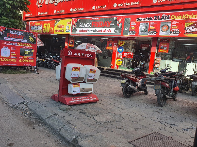 Loạt siêu thị điện máy giảm giá "siêu sốc" dịp cuối năm.