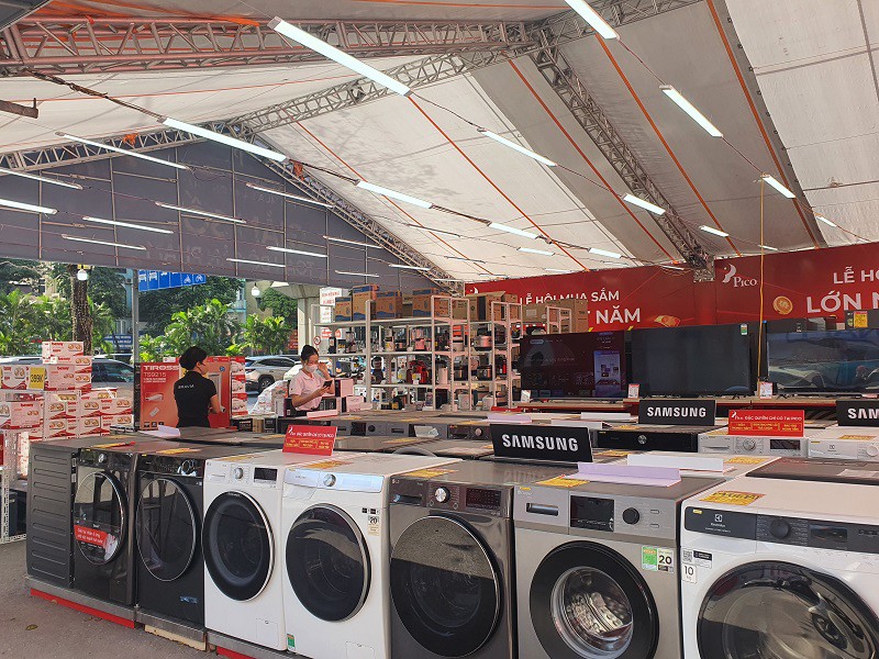 Các siêu thị thường giảm giá trước ngày Black Friday hàng tuần nhằm tri ân khách hàng.