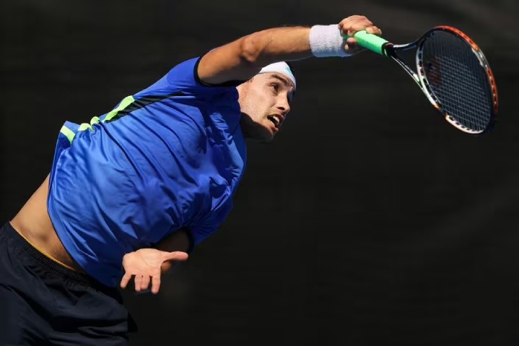 Kicker làm quen với tennis từ năm 4 tuổi, bởi cha anh là HLV quần vợt