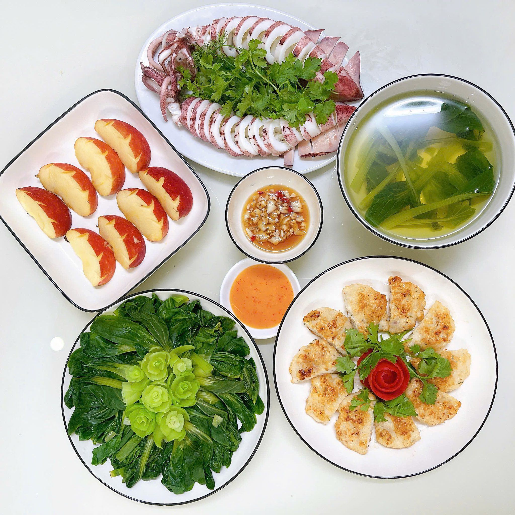 Mực hấp - Chả mực chiên - Rau cải luộc - Táo