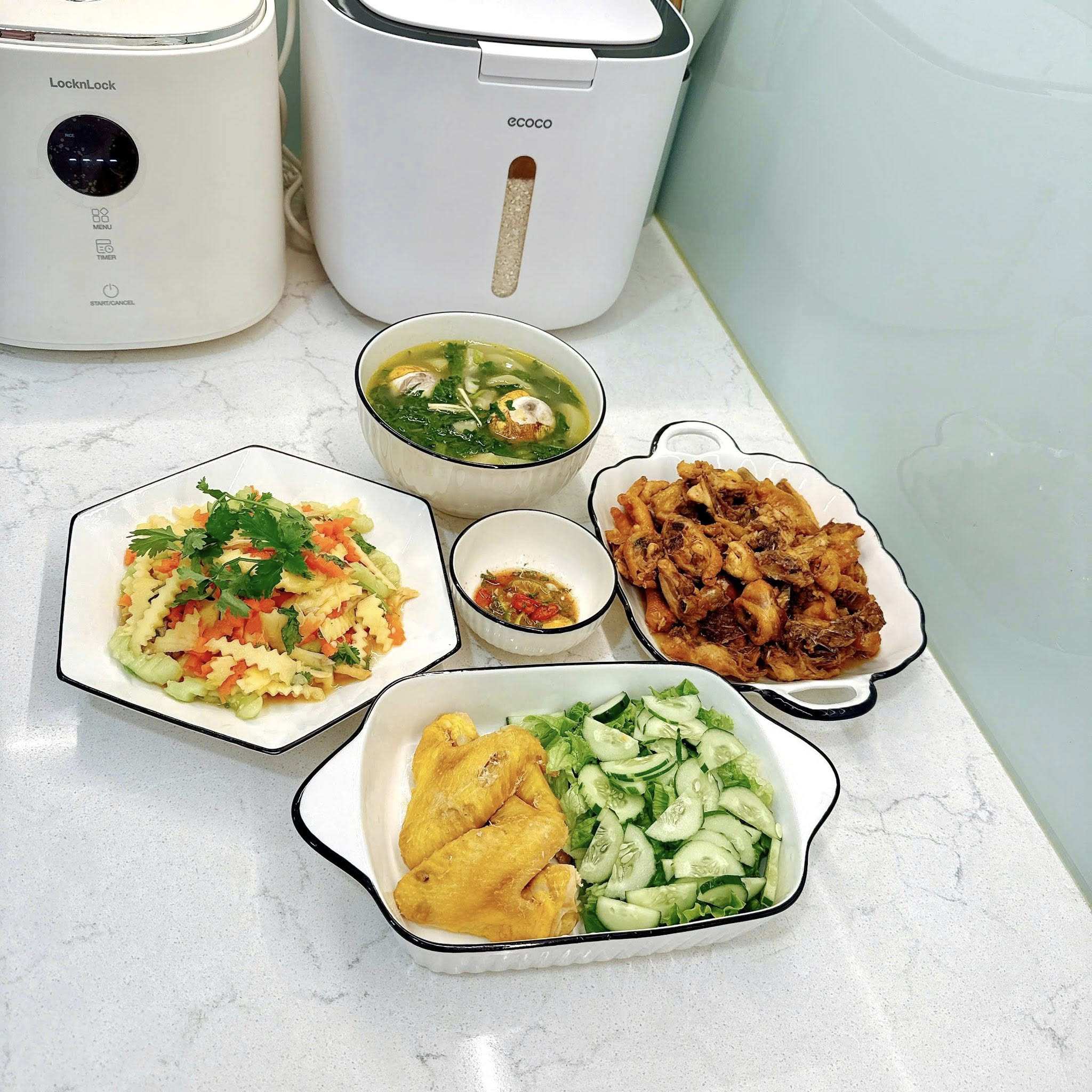 Gà rang gừng - Salad dưa chuột - Trứng vịt lộn om bầu - Nộm xoài