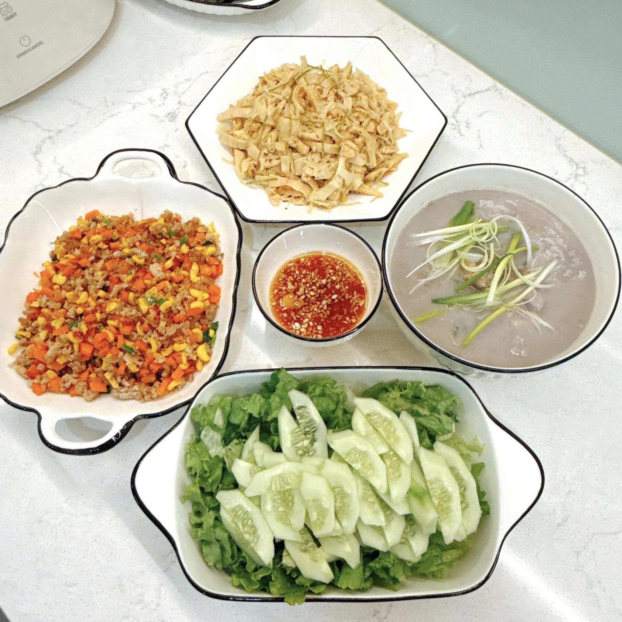 Măng nứa xào - Thịm băm - Canh khoai sọ - Salad mè rang
