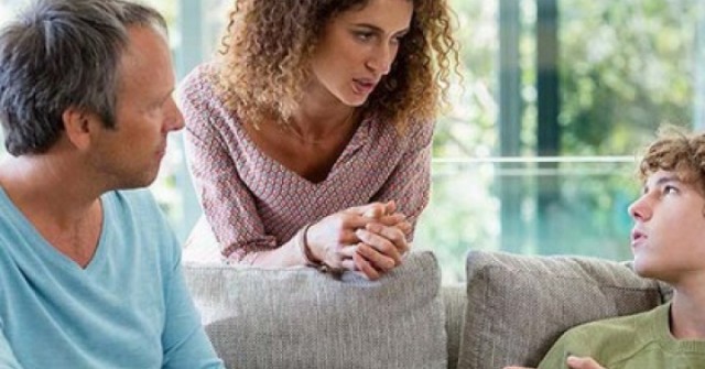 4 câu cha mẹ thông mình và trí tuệ sẽ nói khi con mắc lỗi