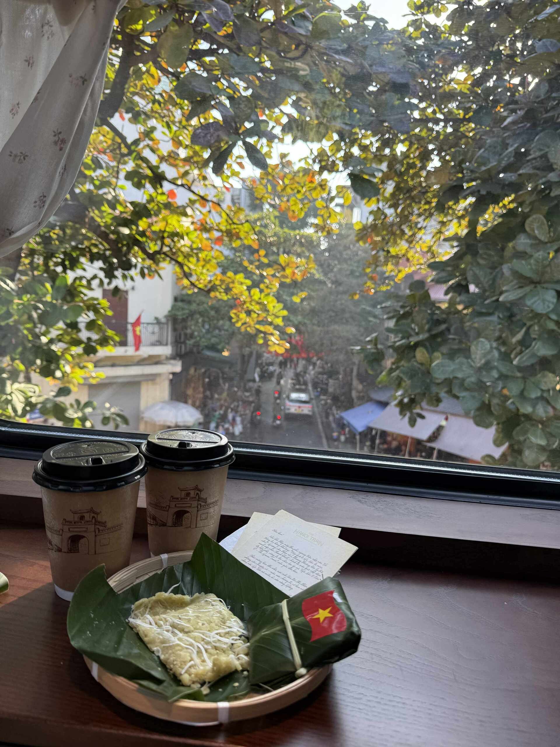 Du khách thích thú trải nghiệm, chụp ảnh mỏi tay trên chuyến tàu Hà Nội - Bắc Ninh - 10