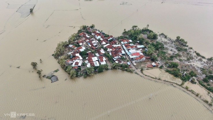 Thôn ở Đăk Lăk bị cô lập một tuần trong lũ - 2