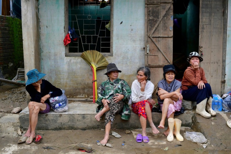 Thôn ở Đăk Lăk bị cô lập một tuần trong lũ - 16