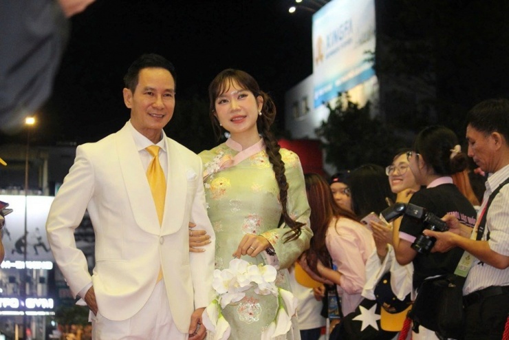 Đạo diễn Lý Hải và nhà sản xuất Minh Hà xuất hiện tại thảm đỏ lễ trao giải. Trong đêm bế mạc, Lý Hải là một trong những nghệ sĩ trao giải hạng mục Đạo diễn xuất sắc, nơi Hàm Trần (Tử chiến trên không) và Thu Trang (Nụ hôn bạc tỷ) được xướng tên.