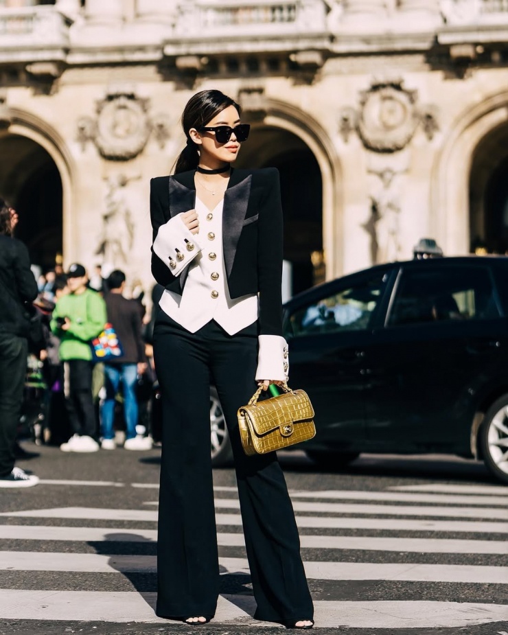 25.000 USD (660 triệu đồng) là giá mẫu túi Chanel da cá sấu ánh kim thời thượng.