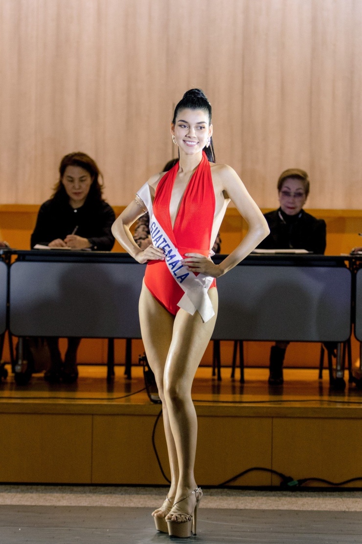 Đại diện Guatemala là ứng viên được yêu thích ở châu Mỹ. Hilda Gutiérrez 21 tuổi, hiện là sinh viên ngành Quan hệ quốc tế, thông thạo tiếng Tây Ban Nha, Anh, Pháp và Italia.