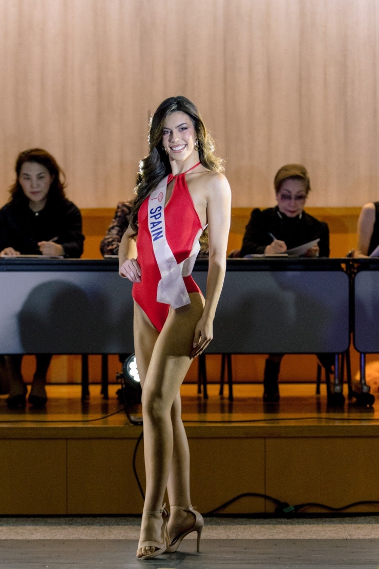 Đại diện Tây Ban Nha là thí sinh nổi bật nhất khu vực châu Âu. Idayra Tena 22 tuổi, là người mẫu. Theo đánh giá của nhiều diễn đàn, Idayra Tena là một trong những thí sinh có gương mặt xinh đẹp nhất Hoa hậu Quốc tế 2025.