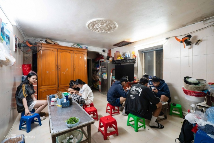 Quán bánh cuốn đêm gần 40 năm trong ngõ nhỏ Hà Nội - 4