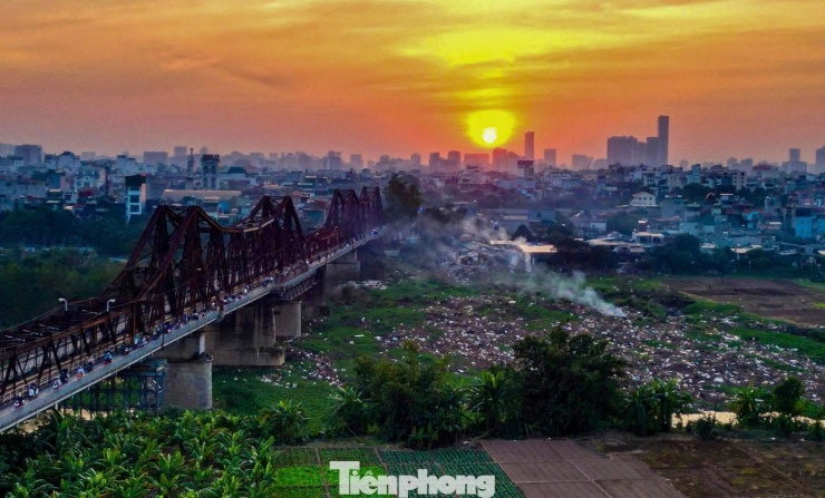 Dự án hình thành chuỗi 8 công viên mở, công viên sinh thái, 12 công viên chuyên đề với tổng diện tích 3.297ha, trong đó bố trí một số công trình mang tính điểm nhấn của Thủ đô nằm ngoài đê.