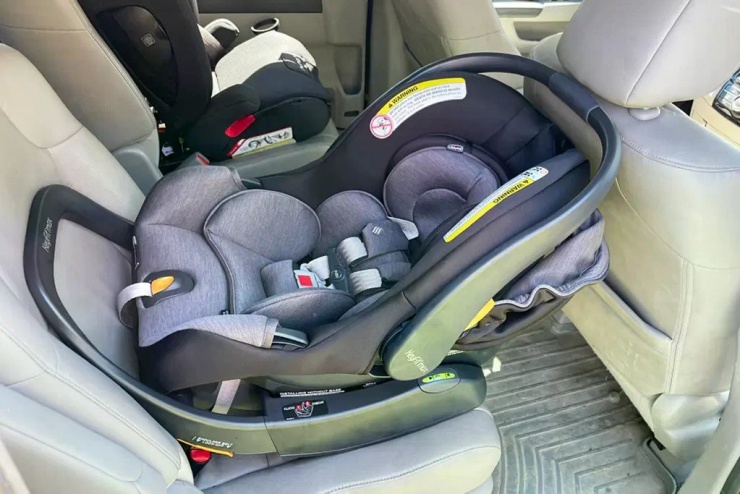 Thị trường chưa có mẫu ghế trẻ em nào chính thức được chứng nhận phù hợp quy chuẩn. Ảnh: NYTimes.