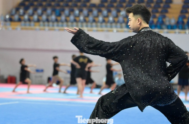 Tại SEA Games 33, môn wushu bao gồm
14 nội dung, trong đó có 10 nội dung sanda (đối kháng) và 7 nội
dung taolu (biểu diễn). Tại kỳ SEA Games 32, đội tuyển Wushu Việt
Nam giành vàng ngay ngày đầu ra quân. Chung cuộc, chúng ta xếp thứ
2 toàn đoàn với 6 huy chương Vàng.