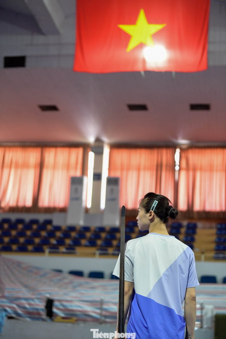 "Như những kỳ SEA Games trước, chúng
tôi đều nêu cao tinh thần quyết tâm, hạn chế mọi sai sót và hoàn
thành bài thi đấu với điểm số tốt nhất, góp phần vào thành công của
đoàn thể thao Việt Nam", cô khẳng định.