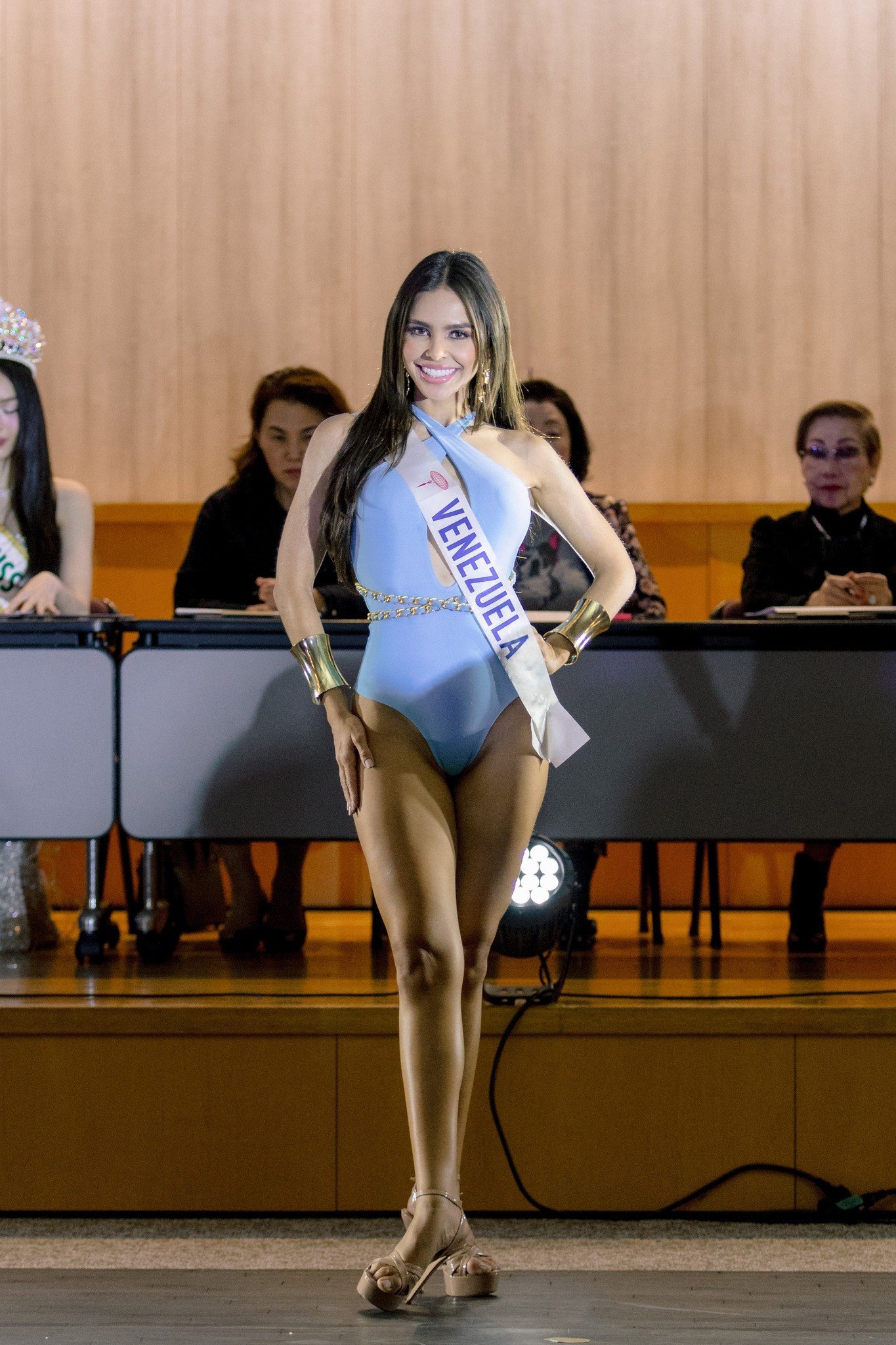 Cuộc thi Hoa hậu Quốc tế 2025 là lần tổ chức thứ 63. Trong chung kết, ba thí sinh thắng vote từng khu vực sẽ được xướng tên vào top 20. Top 20 sẽ trình diễn trang phục áo tắm và dạ hội. Sau đó, một thí sinh trong top 20 sẽ vào thẳng top 10 thông qua bình chọn của khán giả. Top 10 chia sẻ các sáng kiến về Mục tiêu phát triển bền vững (SDGs) của họ. Cuối cùng, giám khảo chọn ra top 5 để giành vương miện bằng cách trả lời một câu hỏi chung.