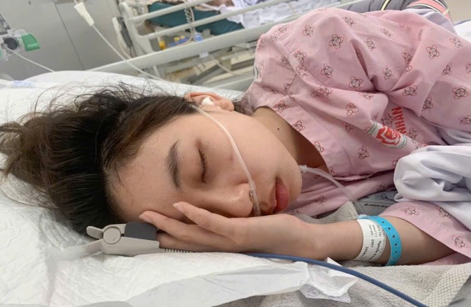 Khánh Linh khi điều trị đột quỵ tại Bệnh viện 108. Ảnh: NVCC