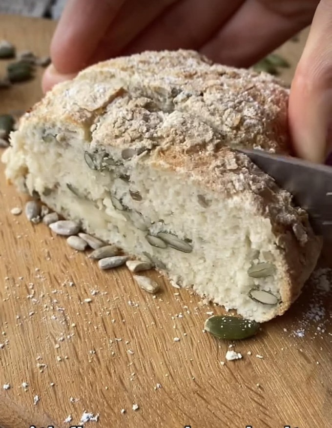 Thành quả món bánh mì hạt nướng bằng nồi chiên không dầu của Laura Nightingale.