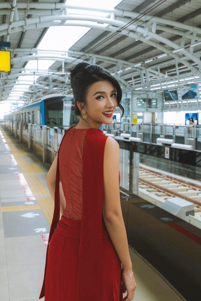 Nghệ sĩ cho biết rất bận rộn nhưng khi sắp xếp thời gian biểu, cô luôn dành ra một khoảng trong ngày cho việc luyện tập và nghỉ ngơi để giữ vóc dáng cũng như đảm bảo sức khỏe và tinh thần cho các hoạt động tiếp theo.