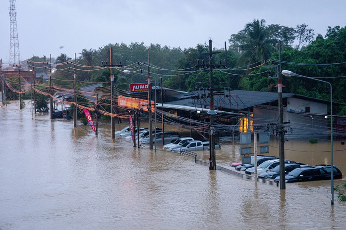 Thái Lan ban bố tình trạng khẩn cấp quốc gia tại Songkhla vì lũ lụt "300 năm mới có một lần" - 6