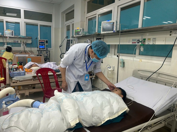 Cháu bé 6 tuổi đang được điều trị tại bệnh viện