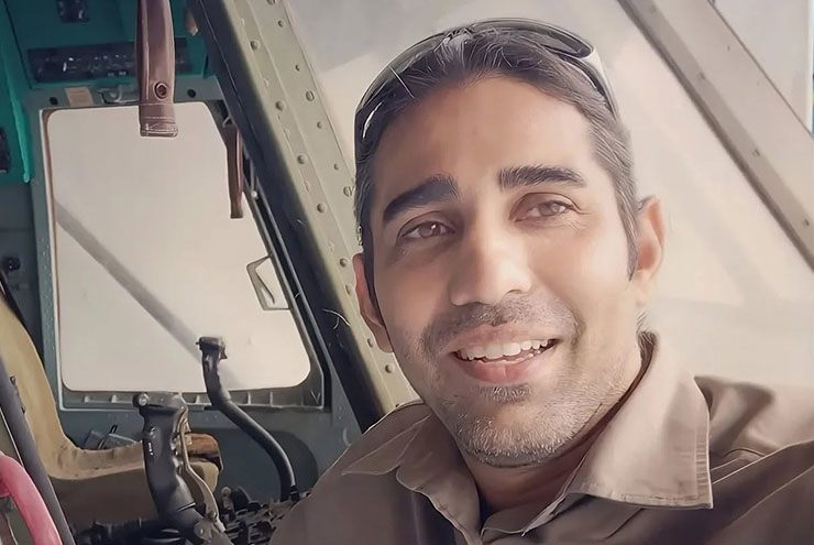 Nhà báo Haresh Deol