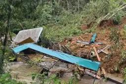 Du lịch - Thác Pa Sỹ nổi tiếng Măng Đen tạm dừng đón khách du lịch