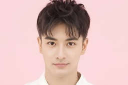 Tài tử 38 tuổi sốc vì phải đóng 'tình chị em' với sao nữ 68 tuổi