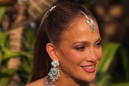 Nghệ sĩ Hollywood nhận hàng triệu USD hát đám cưới