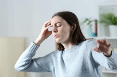 Vì sao bị chóng mặt, hoa mắt khi đứng lên?