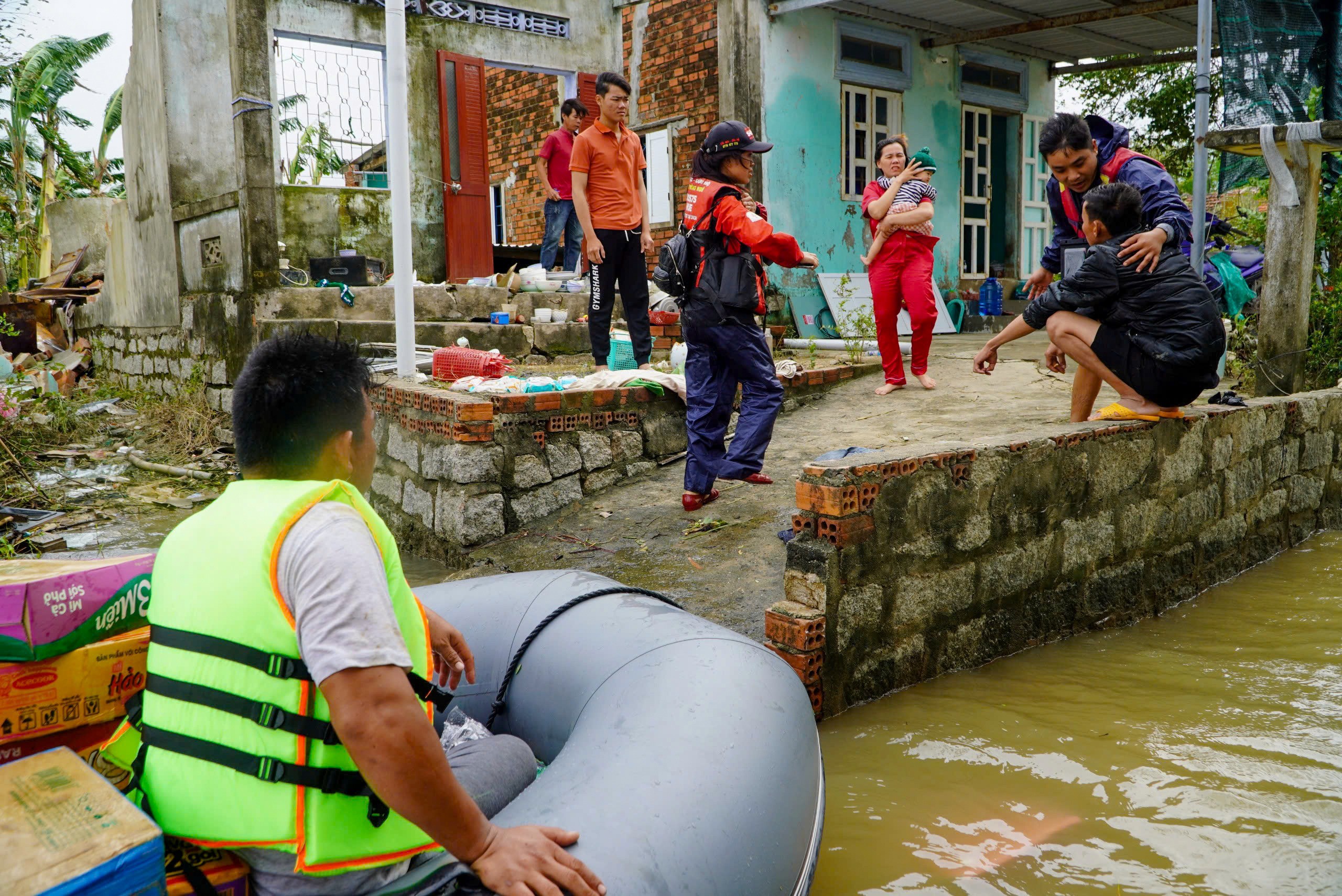 Thôn ở Đăk Lăk bị cô lập một tuần trong lũ - 4