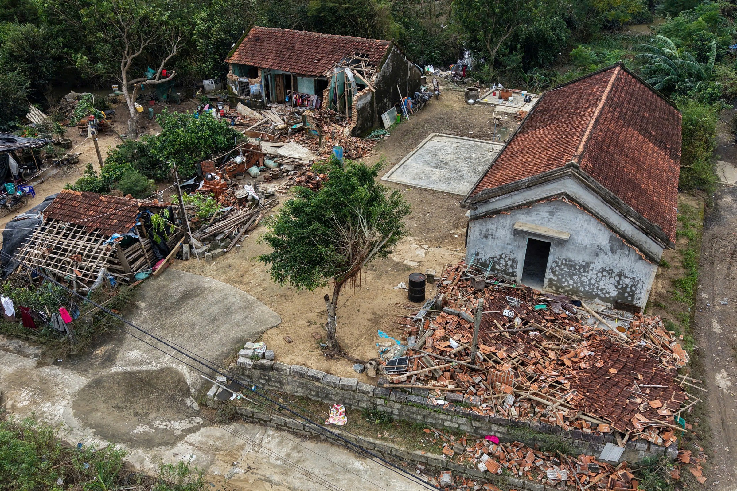 Thôn ở Đăk Lăk bị cô lập một tuần trong lũ - 9