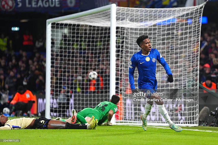 Estevao ghi bàn thắng ấn tượng