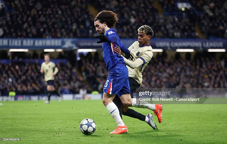 Yamal (áo xám) không thể hiện được nhiều trước Chelsea