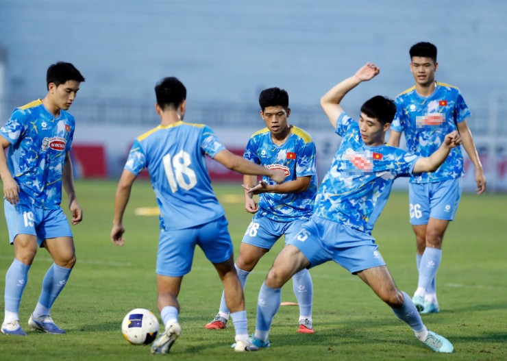 Hiện U22 Việt Nam đang có 25 tuyển thủ tập luyện tại Bà Rịa và chỉ còn chờ thêm 3 cầu thủ của CAHN hội quân