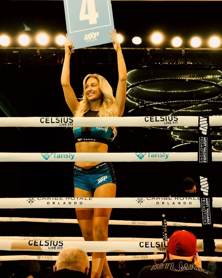 Nữ người mẫu "náo loạn" làng thể thao: Mặc đồ da báo, khoe vòng 1 nóng bỏng - 9