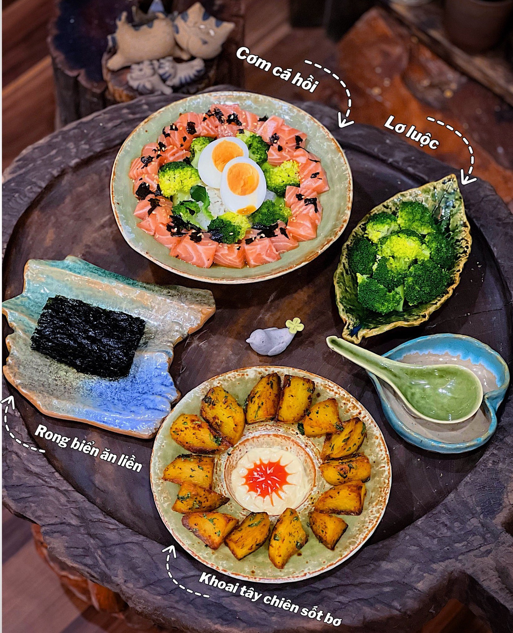 Cơm cá hồi - Súp lơ luộc - Khoai tây chiên 