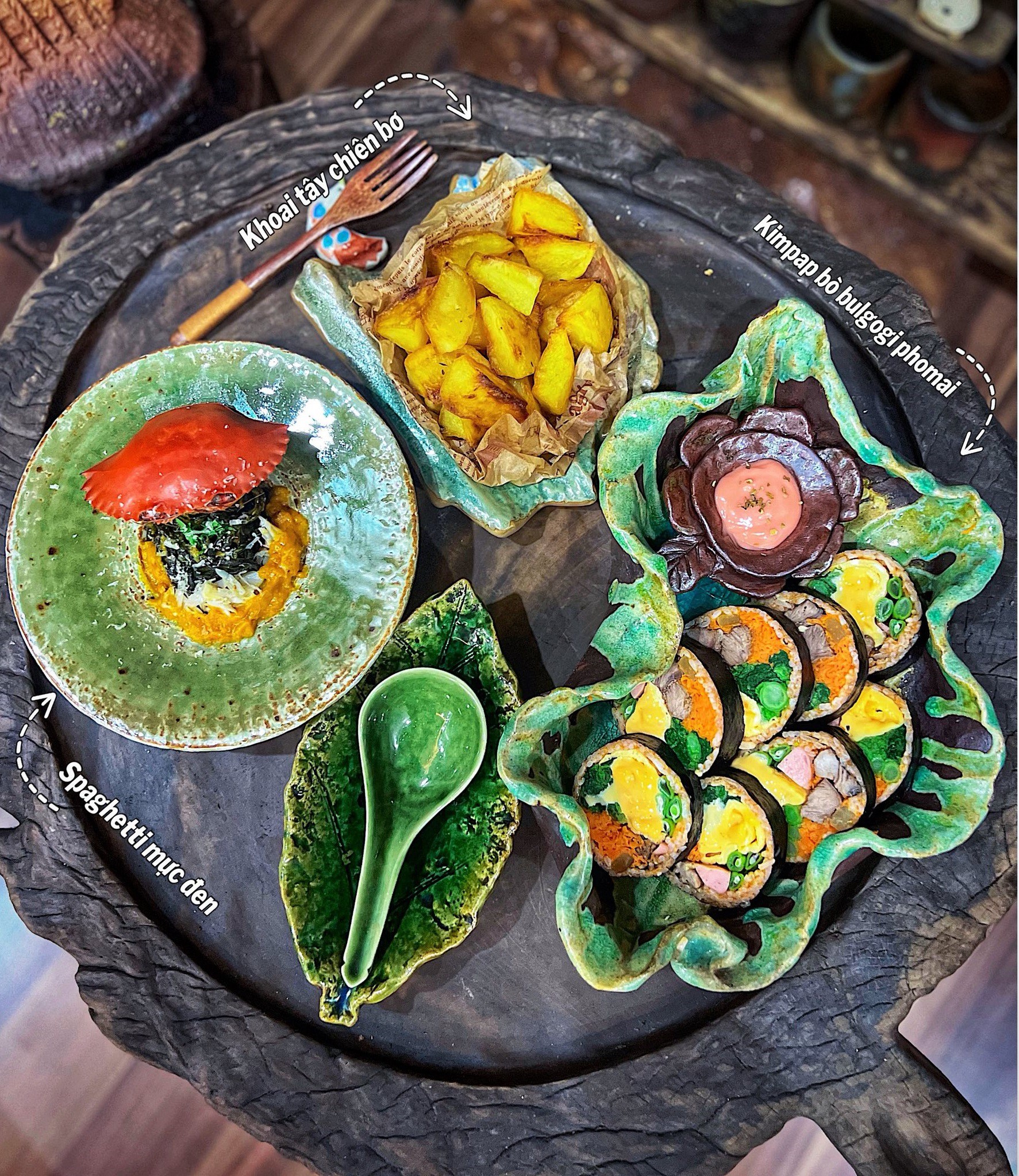 Kimbap bò bulgogi phomai - Spaghetti mực đen - Khoai tây chiên bơ