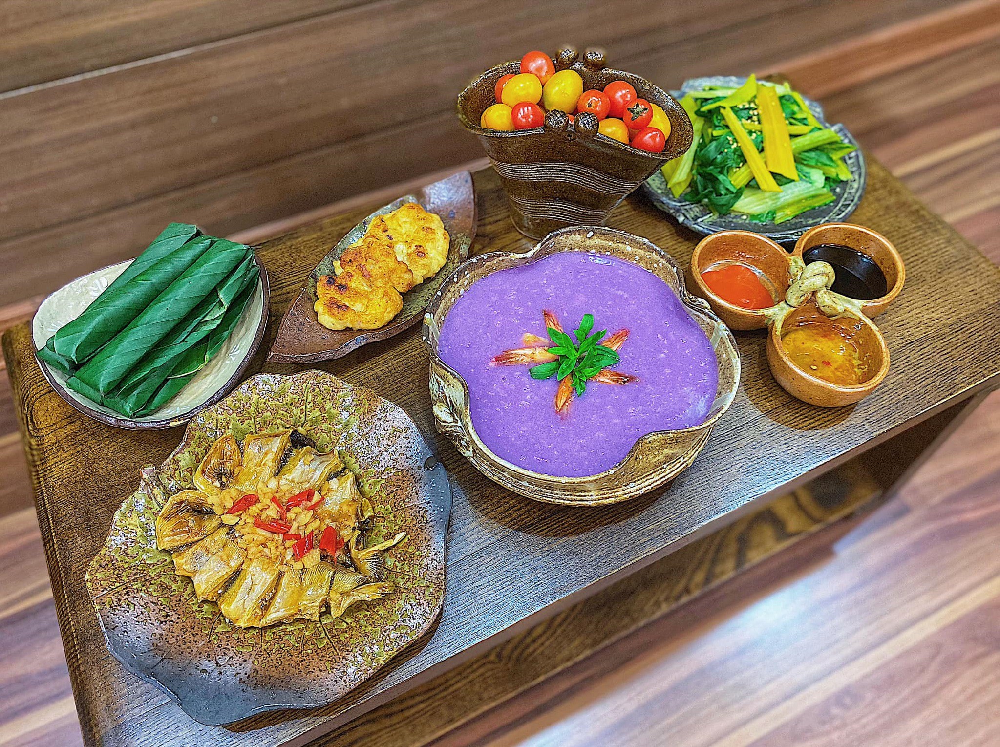 Canh khoai mỡ - Cải cầu vồng luộc - Chả mực - Cá đuối chiên mắm