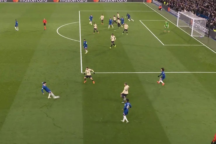 Hình ảnh cho thấy&nbsp;Cucurella dường như việt vị