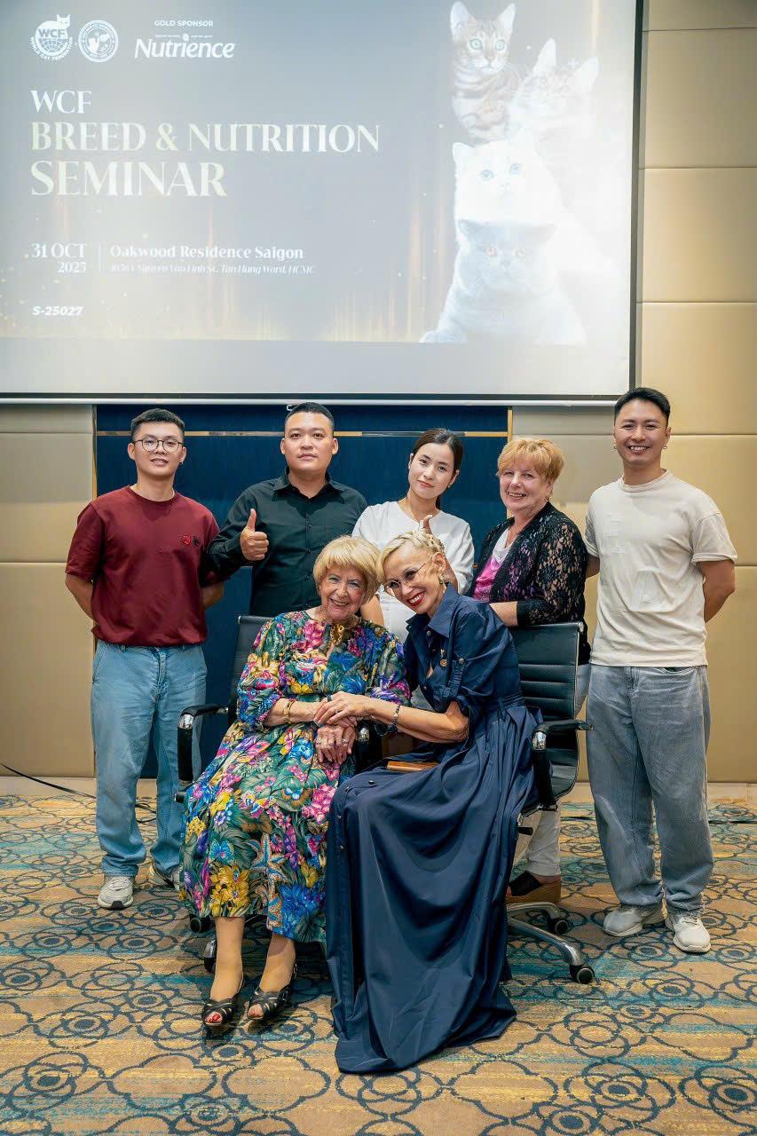 Nhóm 4 bạn trẻ sáng lập Liên chi hội mèo Việt Nam