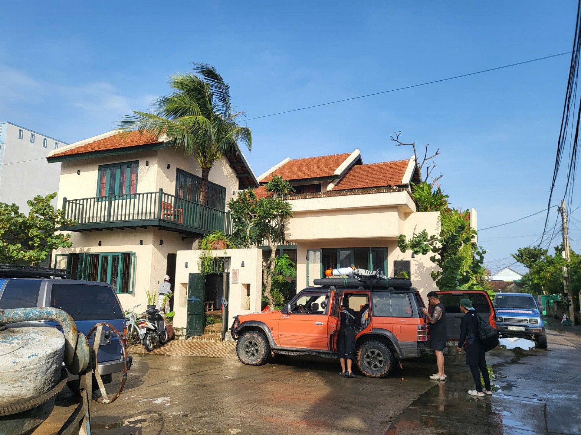 Cả làng du lịch ở Đắk Lắk &#39;hò nhau&#39; đón khách miễn phí, chở đồ cứu trợ vùng lũ - 2