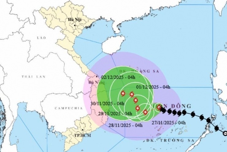 Bão số 15 diễn biến bất ngờ, mạnh lên 4 cấp