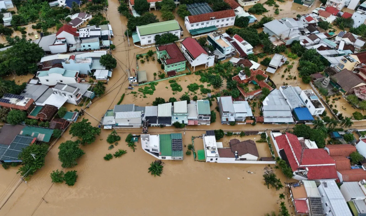 Ngập lụt diện rộng tại khu vực miền Trung vừa qua là lời cảnh báo về việc vận hành hồ chứa trước xu hướng cực đoan của thời tiết.