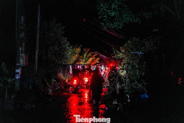 Đứng dậy sau lũ dữ: Cuộc tái sinh lặng lẽ của dân làng lũ Phú Hữu - 1