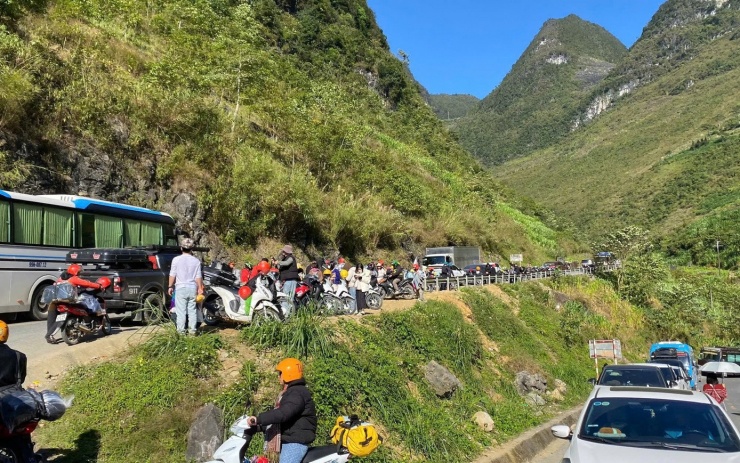 Gen Z rủ nhau lên núi săn mây, ngắm hoa tam giác mạch - 4