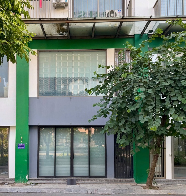 Sau khi biết phóng viên tìm hiểu về dạy thêm học thêm trên địa bàn phường Bồ Đề, một trung tâm đã hạ biển.