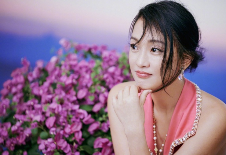 Hàng nghìn khán giả cho biết ấn tượng với gương mặt, nụ cười tự nhiên của minh tinh.