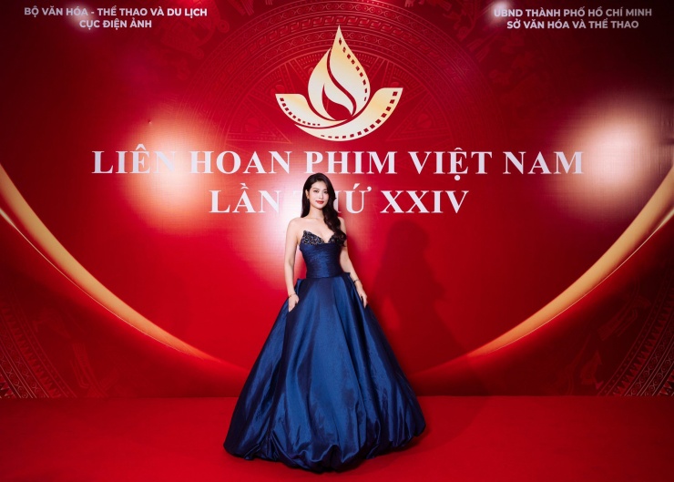 Hoa hậu Lương Thùy Linh, Tiểu Vy sang chảnh với đầm dạ hội tại Liên hoan phim Việt Nam - 9